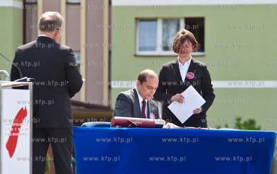 Pomnik Trzech Krzyzy na Placu Solidarnosci w Gdansku.....