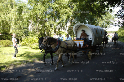 Ustka. Jan Holewik z Katowic przyjechal do Ustki bryczka...