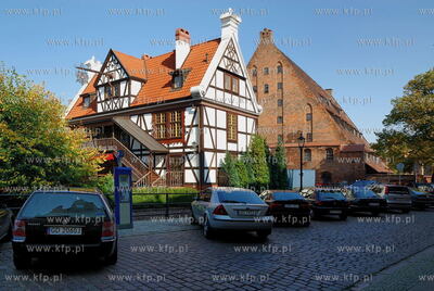 Gdansk. Ul. Na Piaskach widok na winiarnie (po lewej)...