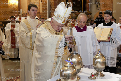 Wielki Czwartek, Msza Krzyzma w katedrze pelplinskiej...