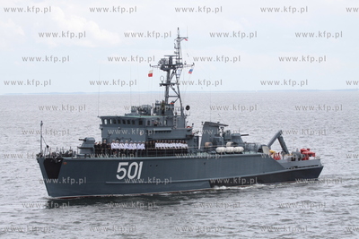 Parada wszystkich najwazniejszych klas okretow bedacych...