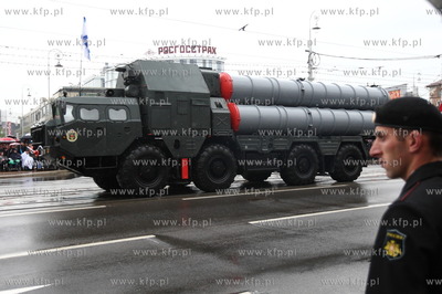 Kaliningrad , Rosja 09.05.2014 Parada na Placu Zwyciestwa...