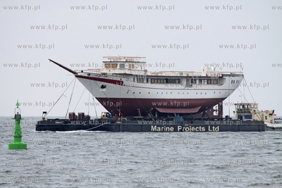 Transport kadluba do portu wewnetrzego w Gdansku szkolnego...