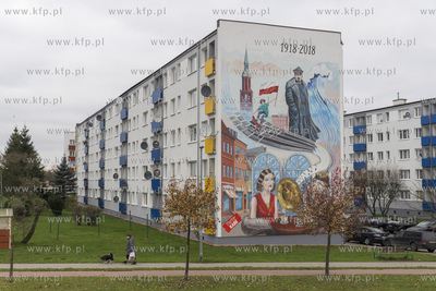 Starogard Gdański,Mural na osiedlu Kopernika nr 3710.11.2019Fot....