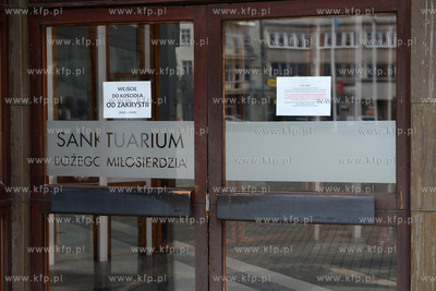 Zgodnie z obowiazujacymi od 25 marca rozporzadzeniami...