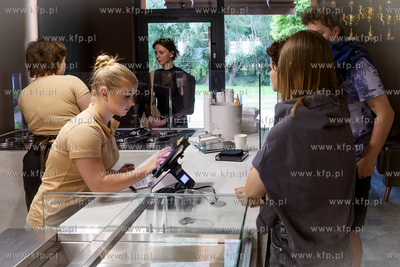 Kawiarania Autorskiej Cukierni CREMO na Wita Stwosza...