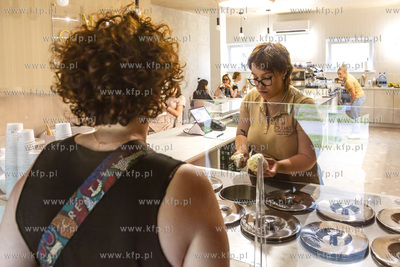 Kawiarania Autorskiej Cukierni CREMO na Wita Stwosza...