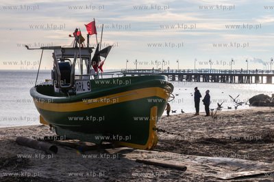 Kuter rybacki na plaży w Gdyni Orłowie.
17.01.2025
fot....