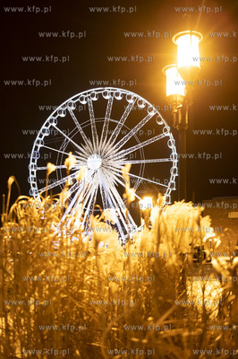 Zima w Gdańsku nocą. Ołowianka.14.02.2021 Fot....