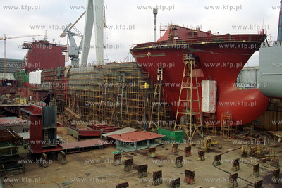 Stocznia Gdynia, najwiekszu dok w stoczni.16.02.2002fot....