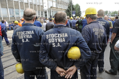 Protest stoczniowcow ze Stoczni Gdynia w związku z...