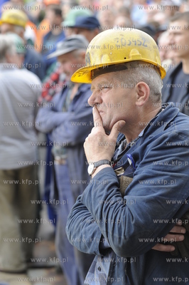 Protest stoczniowcow ze Stoczni Gdynia w związku z...