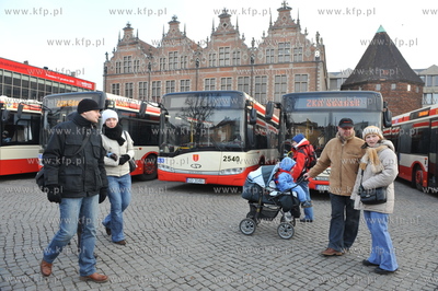 Targ Weglowy w Gdansku - prezentacja nowych autobusow...