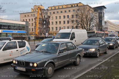 Wyburzanie dawnego Domu Towarowego PDT a obecnie Galerii...