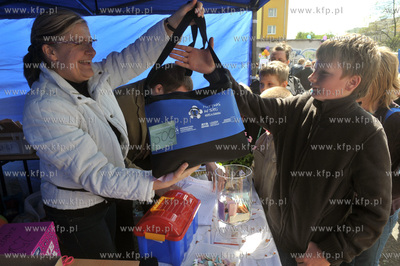 Festyn Osiedlowy w ramach Dni Sasiadow na terenie Gimnazjum...