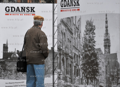 Wystawa Gdansk miasto od nowa na Dlugim Targu. Zdjęcia...