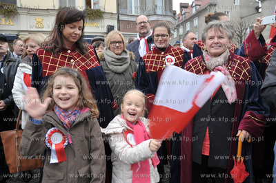Dzien Niepodleglosci w Gdansku. Barwba parada przeszla...