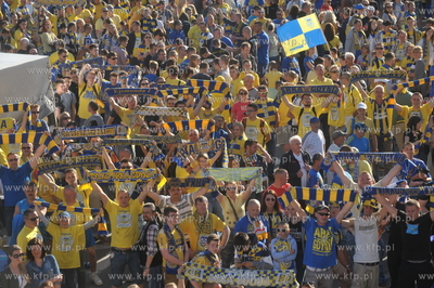 Gdynia swietuje awans Arki do ekstraklasy na ul. Swietojanskiej...