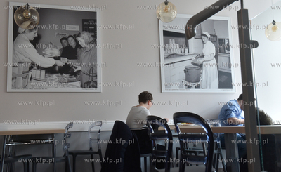 Gdańsk. Bar turystyczny na ul. Szerokiej z nowym wystrojem...