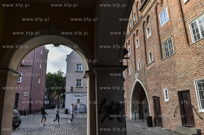 Gdańsk Głowne Miasto. Podcienie domu na rogu ul....
