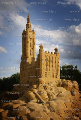 Gdansk Jelitkowo. Plaza. Wystawa monumentalnych rzezb...