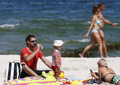 Polwysep helski. Marcin Prokop nad morzem z coreczka.
23.07.2008
fot....