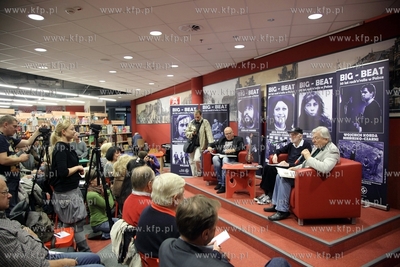 Gdansk. Biblioteka Manhattan. na spotkanie z Franciszkiem...