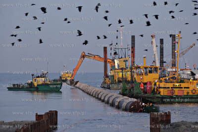 Sopot. Zatapianie 400 metrowej rury, ktora posluzy...