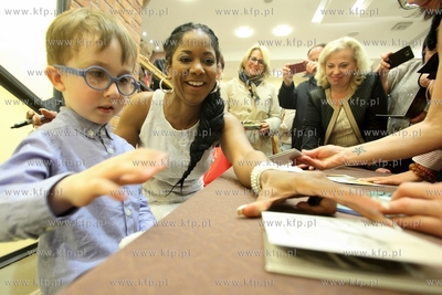 Siesta Festival. Piosenkarka Nancy Vieira podpisuje...