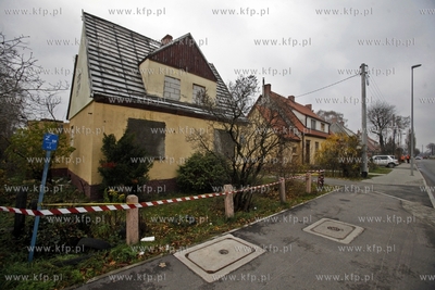 Wyburzanie domow przy ul.Uczniowskiej 23 i 27 w Gdansku...