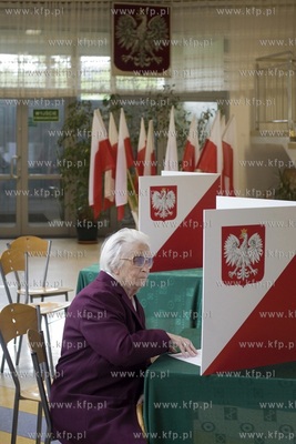 Wybory prezydenckie 2015.   Obwodowa Komisja Wyborcza...