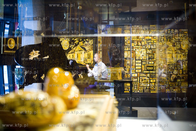 Europejskie Centrum Solidarności. Wystawa prac bursztynnika...