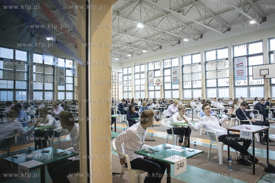 Szkoła podstawowa nr. 48 na gdańskiej Zaspie. Egzamin...