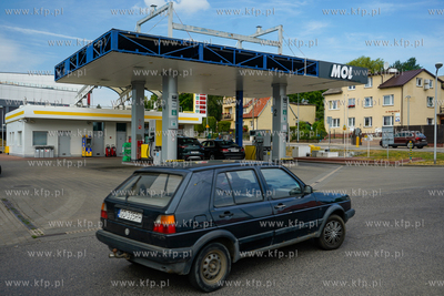 Gdansk, Suchanino, ul. Beethovena. Stacja paliw Lotos...