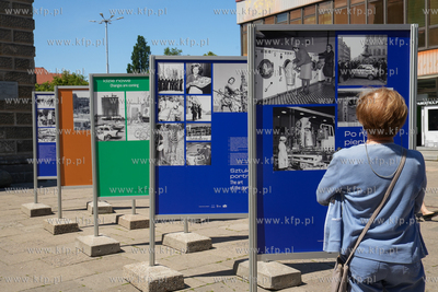 Plac między Katownią a Bramą wyżynno. Otwarcie...