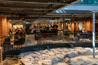 Hala Targowa - Enjoy, w ktorej powstał foodhall, ...
