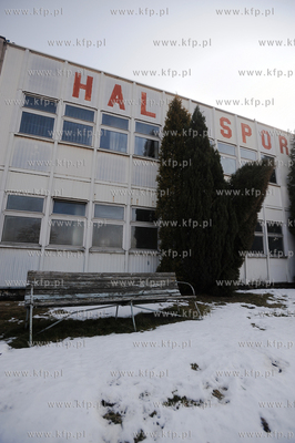 Zamknieta od 2002 roku hala GKS Wybrzeze na Gdanskiej...