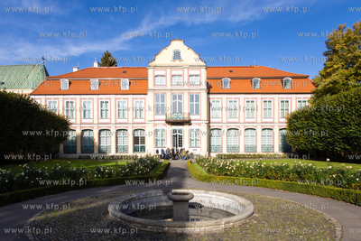 Gdańsk.  Jesienny Park Oliwski.Nz. Pałac Opatów....