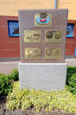 Dziwnow, Aleja Gwiazd Sportu. Marmurowe plyty z replikami...