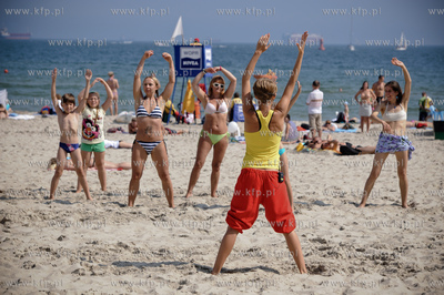 Gdynia. Bulwar nadmorski. Festyn PGNiG Bezpiecznie...