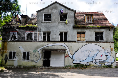 Gdansk Oliwa. Niszczejacy budynek po dawnej piekarni...