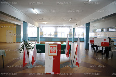 Gdansk. Obwodowa Komisja Wyborcza nr 80 w Gimnazjum...