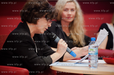 Gdansk. Biblioteka Manhattan w CH Manhattan. Promocja...