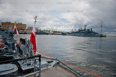 Port w Gdyni. Zacumowane w Basenie Prezydenckim okrety...