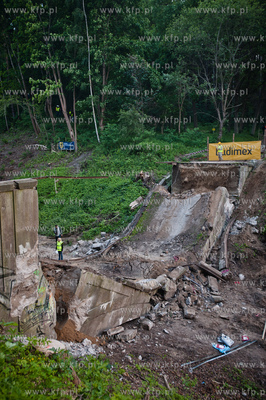 Wyburzanie Mostku Weisera na gdanskiej Strzyzy. 05.06.2013...