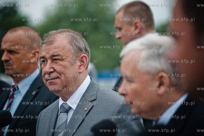 Elblag. Most Gorny. Wspolna konferencja prasowa nowo...