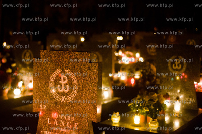 Gdansk. Cmentarz Lostowicki. Swieto Zmarlych. Nz kwatera...