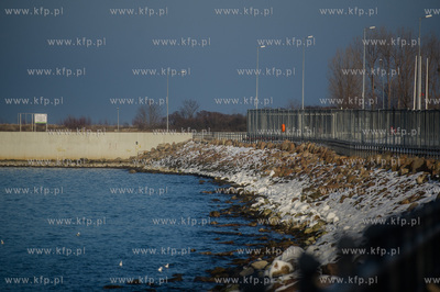 Gdańsk.  Scieżka prowadząca do falochronu Zachodniego...