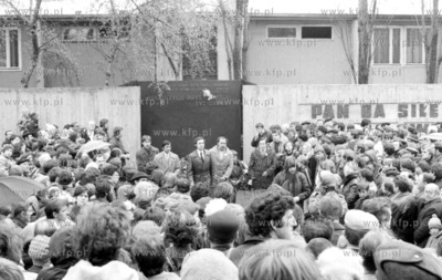 Uroczystosci 1maja - nz pod pomnikiem Poleglych Stoczniowcow...