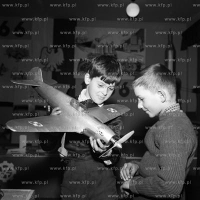 Wystawa modeli w pracowni modelarskiej. ( lata60 )...